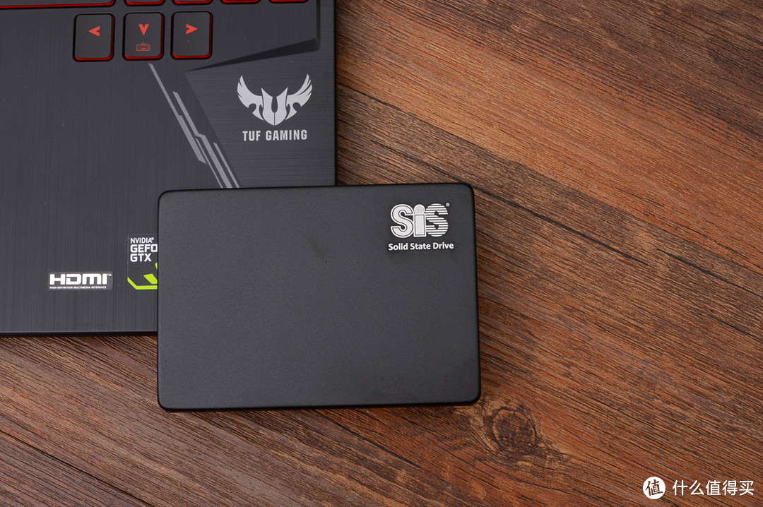 只玩网络游戏，120G固态硬盘够不够？