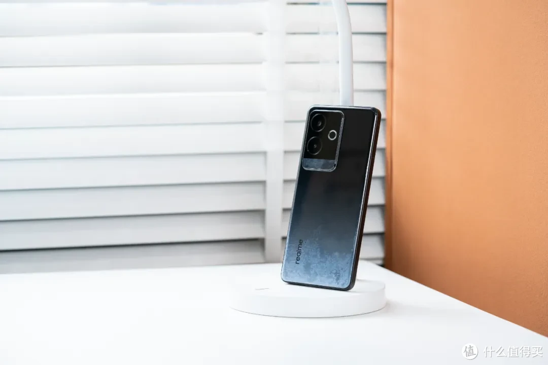 真我GT6测评：自带“AI外挂”的质价比旗舰